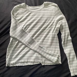American Eagle long sleeve cropped shirt